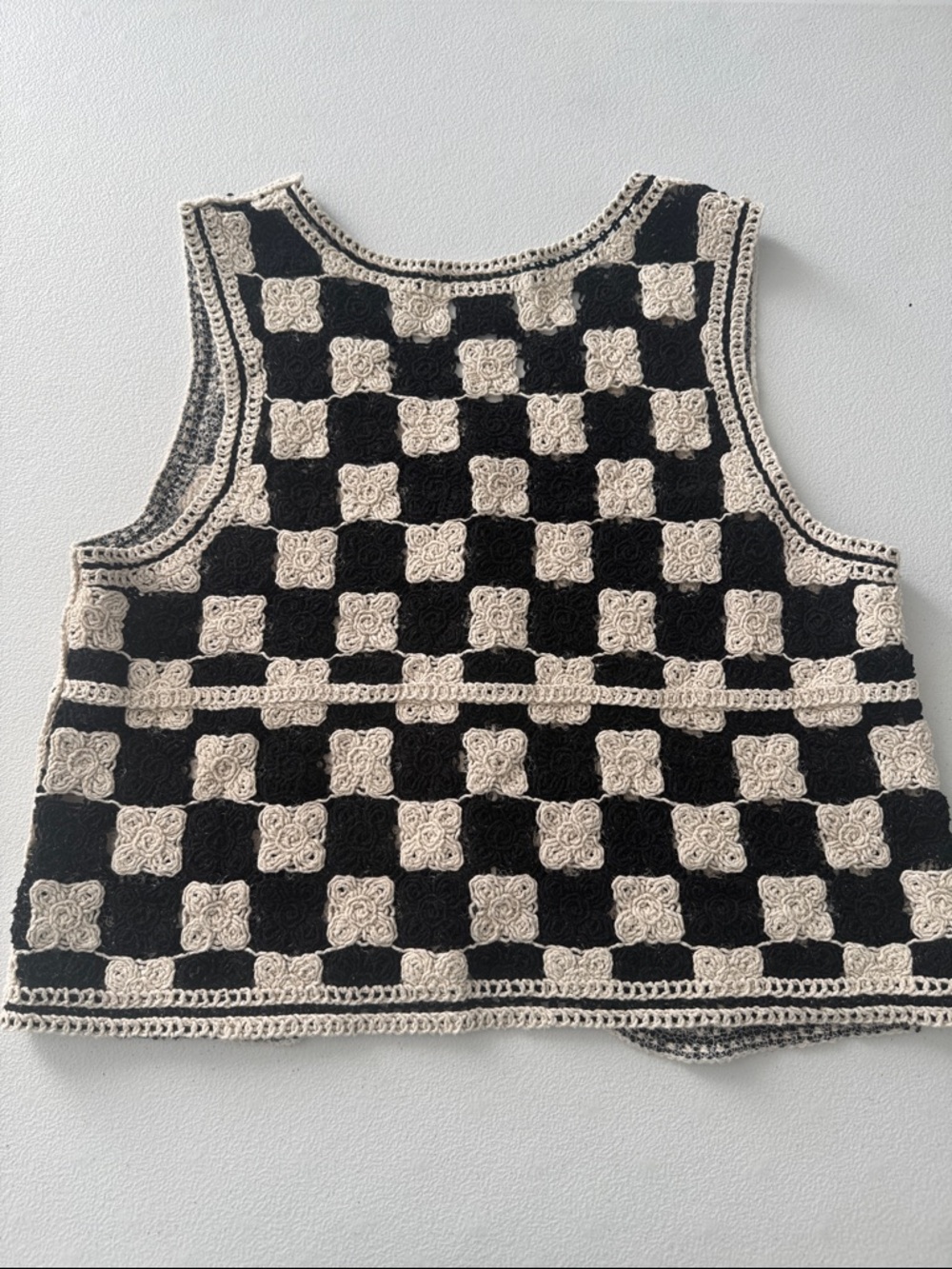 Crochet Checkered Button Up Vest - Picture 4 of 4